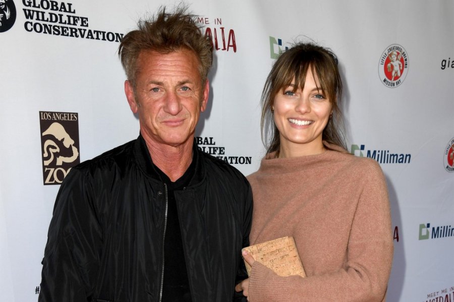 29-vjeçarja i kërkoi divorcin një vit pas martesës, aktori Sean Penn fotografohet në publik me…