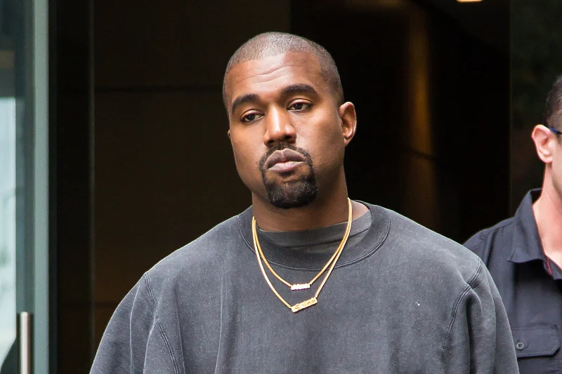 Kanye West ndryshon zyrtarisht emrin: Zbuloni emrin e ri të tij