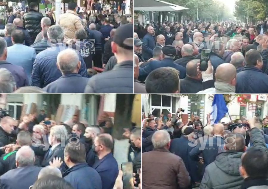VIDEO LAJM/ ‘Foltorja’ në Peshkopi, qytetarët presin me entuziazëm Sali Berishën