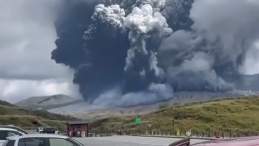 Japoni: Shpërthen vullkani në ‘Malin Aso’
