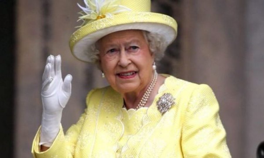 Mbretëresha Elizabeth refuzon çmimin për të moshuarit: Njeriu plaket kur do vetë