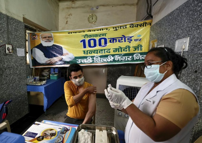 India feston për vaksinën e 1-miliardtë, shpreson të përshpejtojë dozat e dyta