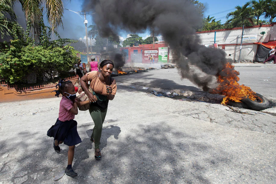 Kreu i bandës në Haiti kërcënon se do t’i vrasë 17 amerikanët e rrëmbyer