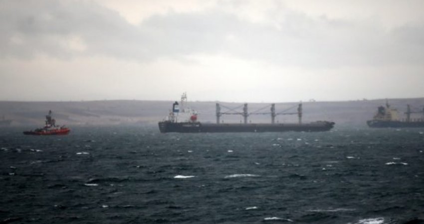 Përplasen 2 anije në Detin Marmara në Turqi