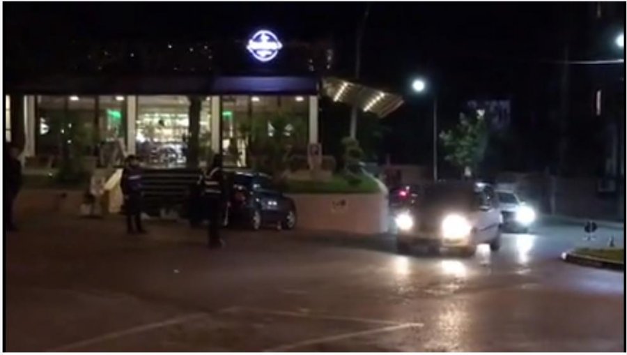 VIDEO/ Policia në Elbasan kontrolle në rrugë për makina luksoze
