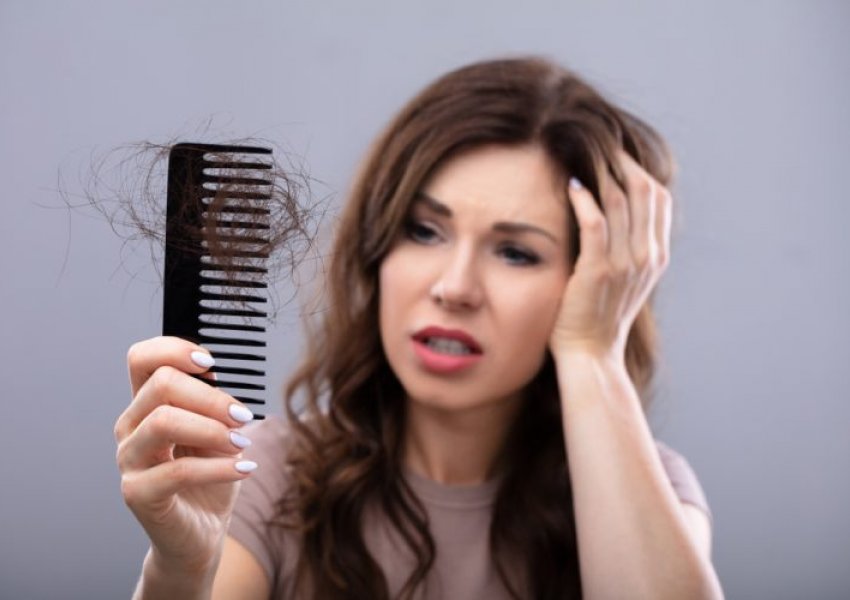 Arsyet më të zakonshme të rënies së flokëve