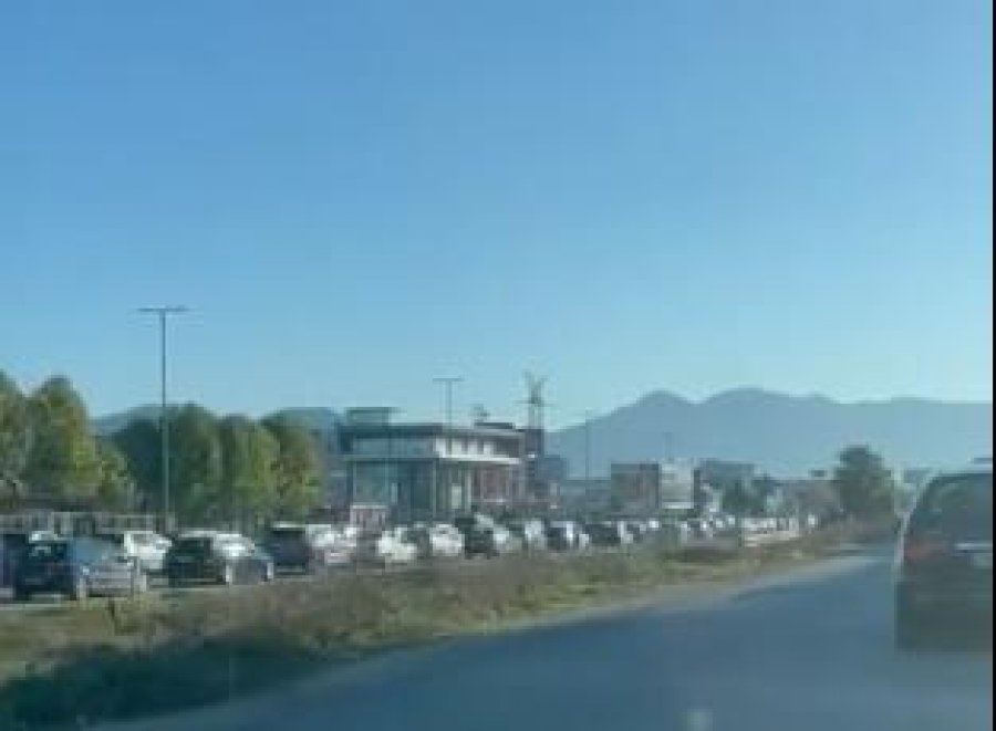 VIDEO/ Trafik i rënduar në autostradën Tiranë - Durrës, pranë City Park