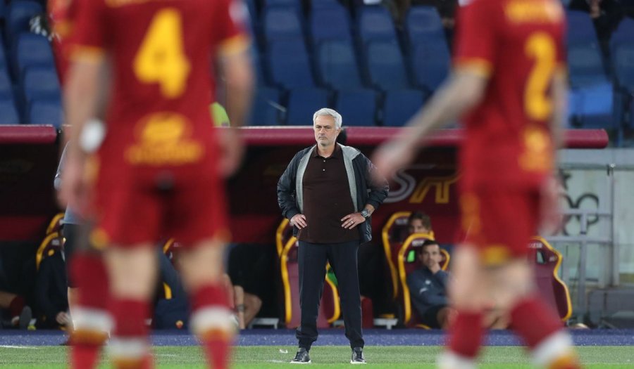 I dënoi me ... tribunën, Mourinho tregon arsyet e vendimit pë lojtarët e Romës