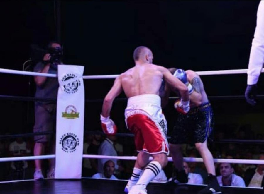 Botërori i boksit/ Shqipëria e nis mbarë në Serbi, Alban Beqiri fiton duelin e parë