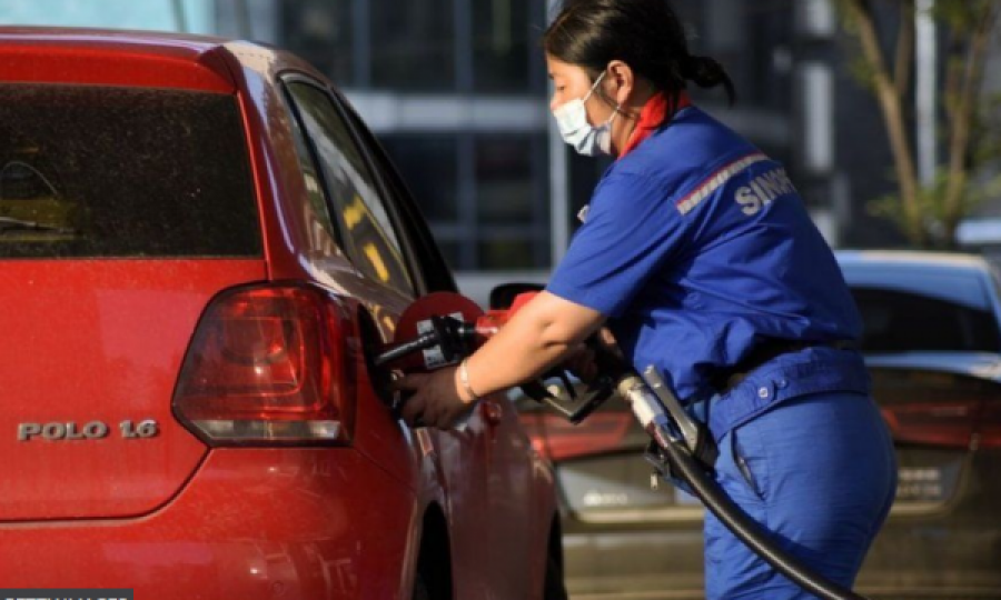 Mungesë nafte, në disa pjesë të Kinës kufizohet sasia që mund të blihet