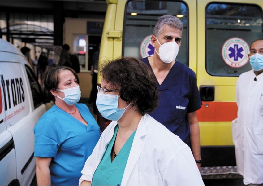 Greqi, filloi pezullimi i 10 mijë punonjësve të pavaksinuar të Shëndetit Publik