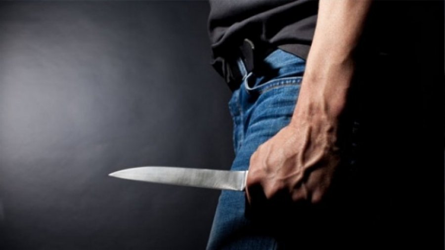 Sherr dhe një sulm me thikë në Bajram Curri,  plagoset 27-vjeçari