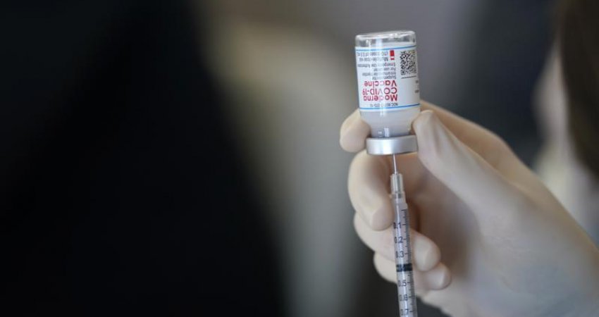 Italia do të fillojë të japë dozën e tretë të vaksinës këtë muaj