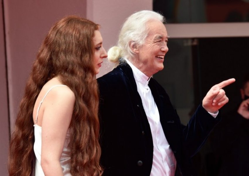 Jimmy Page shfaqet në Venecia me të dashurën 45 vjet më të re