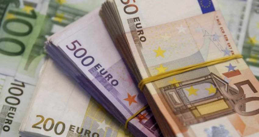 Qytetarët dhe bizneset kosovare kanë 3.5 miliardë euro kredi e 4.5 miliardë euro depozita