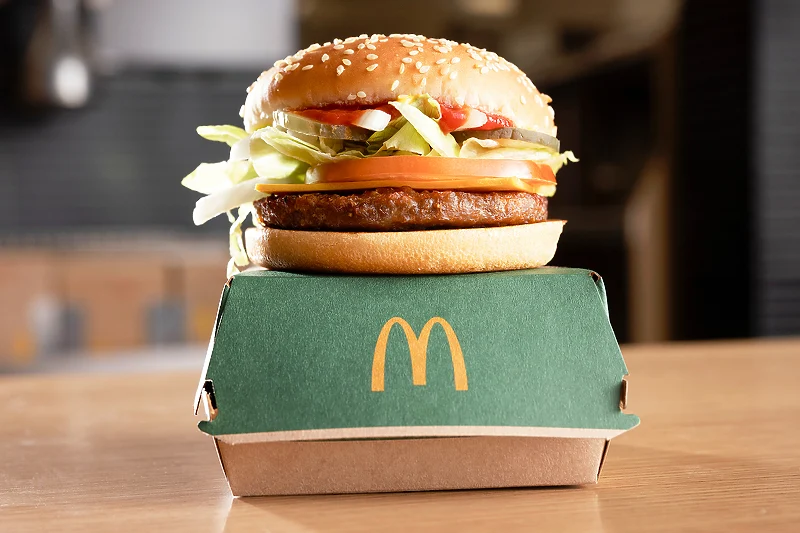 McDonald's po lançon hamburgerin e tij të parë vegan