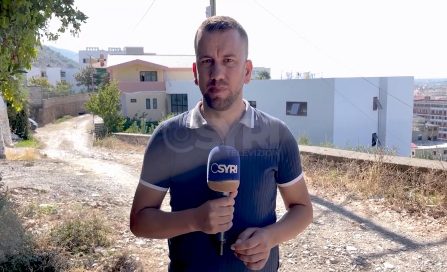 VIDEO nga SYRI TV/ Lagjja e Lezhës që po mbytet nga ujërat e zeza: Kryetari bën vetëm premtime bosh 