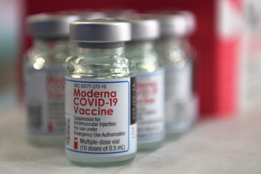 Moderna: Mbrojtja nga vaksina kundër COVID-19 zbehet, nevojë për...