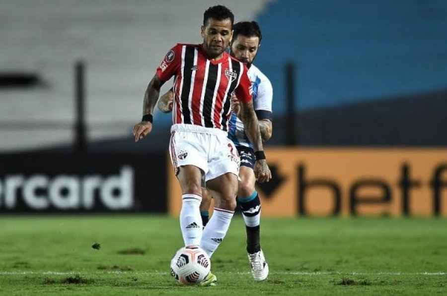 Dani Alves ndan rrugët me Sao Paulon, mbrojtësi 39 vjeçar po kërkon një klubi të ri
