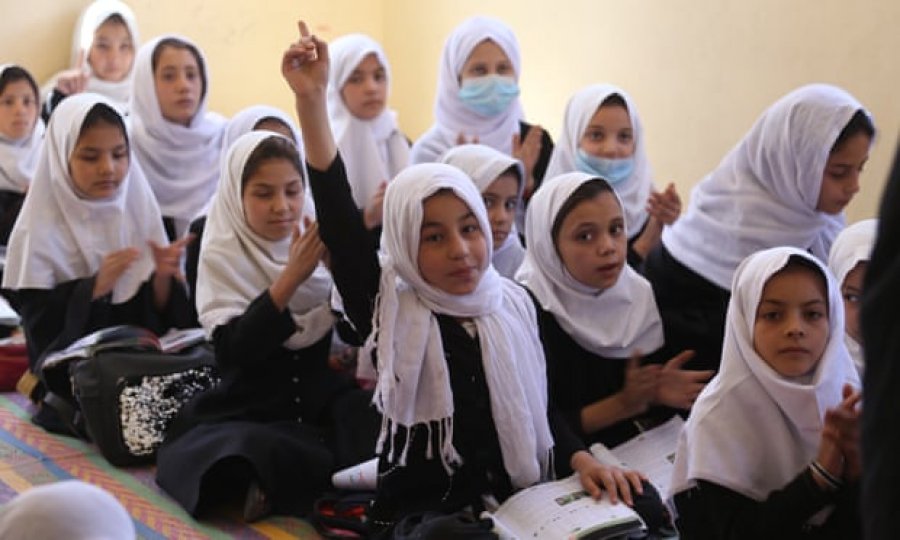 Talibanët u ndalojnë vajzave, arsimin e mesëm në Afganistan