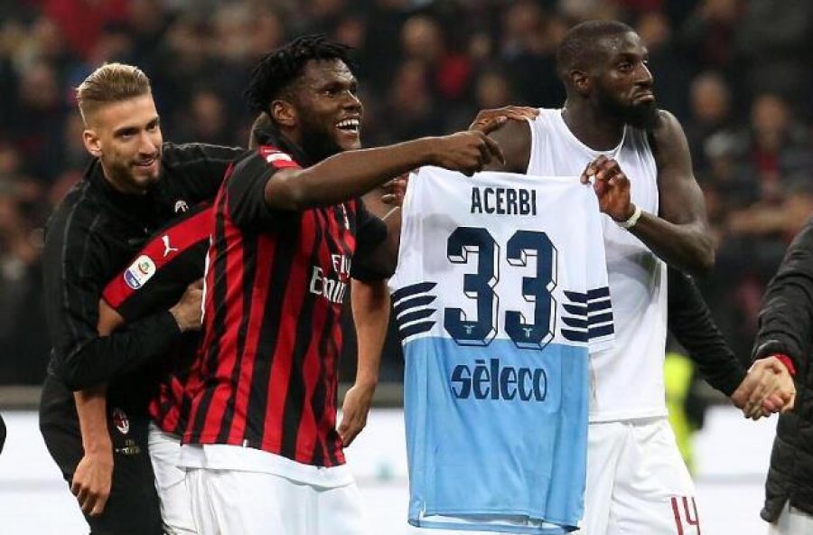Milan ngre padi për tifozët e Lazio-s