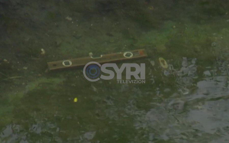 VIDEO/ Divjakë, makina bie në kanalin me ujë, humb jetën shoferi