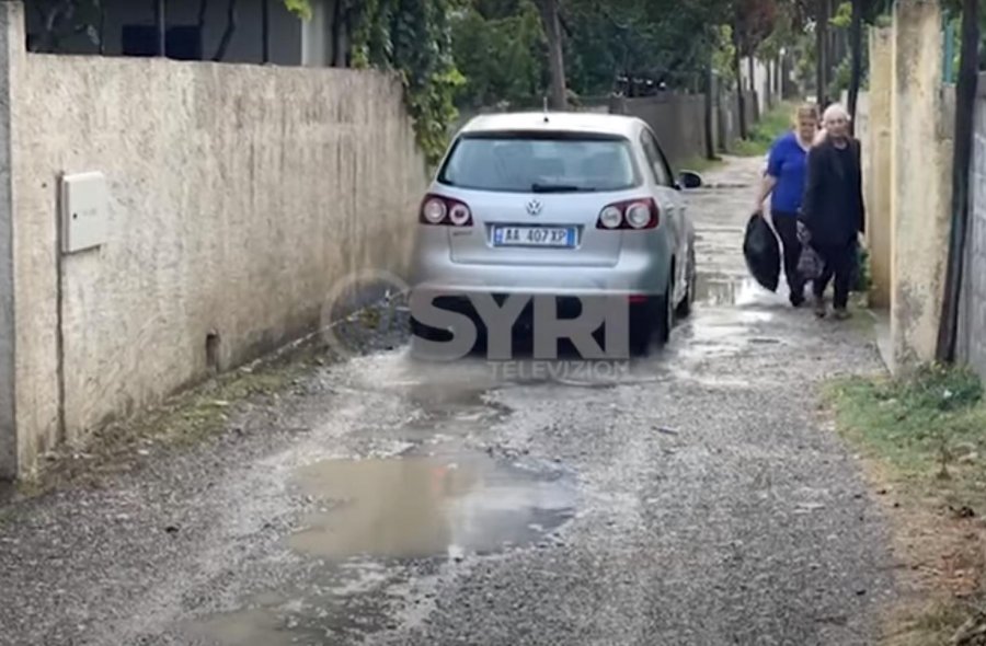 VIDEO/ Rrugë të amortizuara në Lezhë, banorët e SMT: Asnjë ndërhyrje, prej vitesh