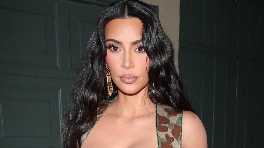 Kim Kardashian në telashe me fqinjët e saj, akuzohet për ndërtim pa leje të një parkimi nëntokësor