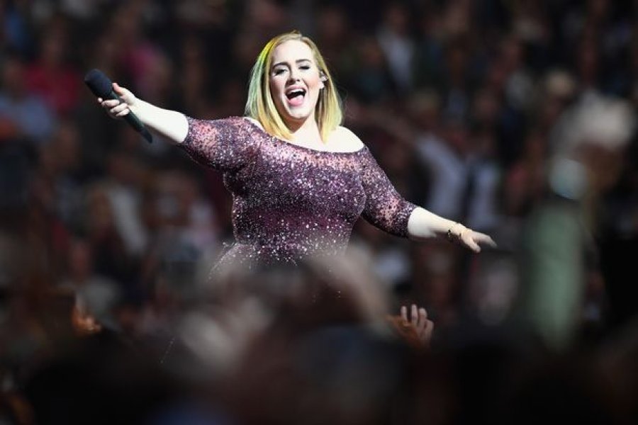 Një album dhe koncert televiziv në Las Vegas, Adele po planifikon të rikthehet