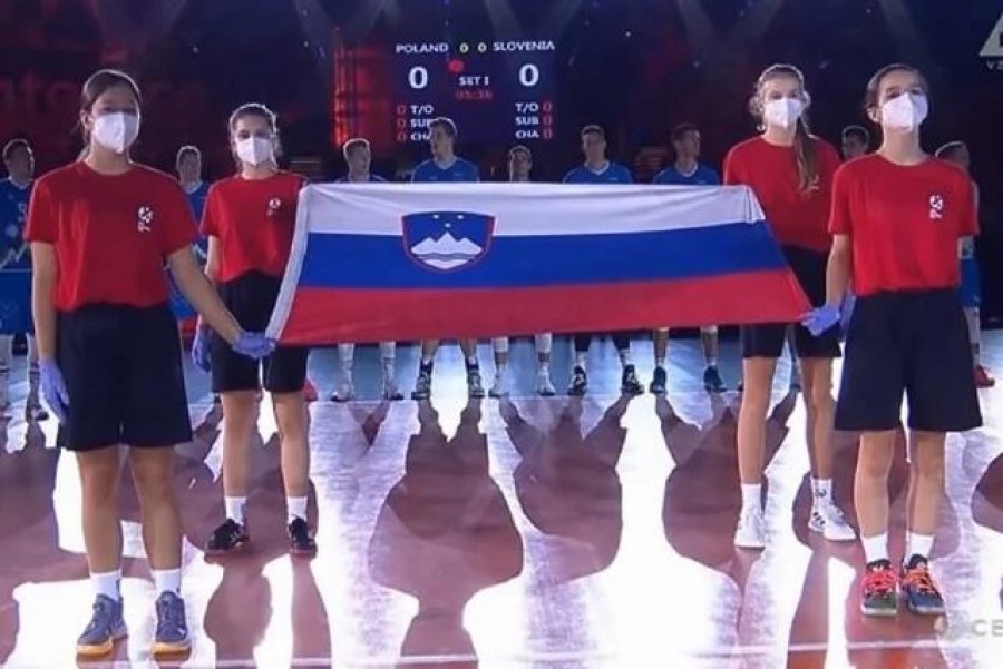 VIDEO/ Provokuan reagim të ashpër, në Poloni luajtën himnin serb për volejbollistët e Sllovenisë 