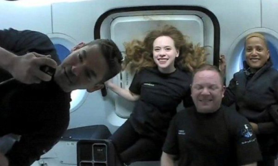 Pas tre ditësh në hapësirë, 4 turistët mbërrijnë në Tokë