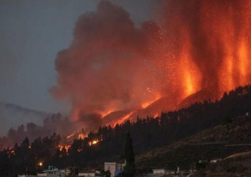 Shpërthimi i vullkanit alarmanon ishullin në Spanjë, 5 mijë të evakuuar