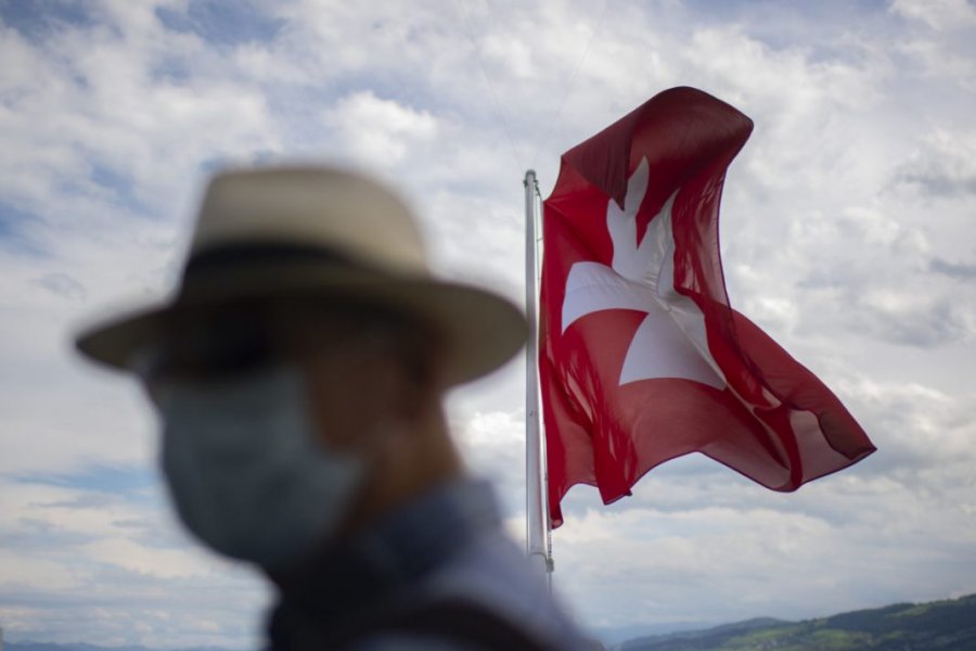 Zvicra shton masat kufizuese për qyetarët që hyjnë në këtë vend, detajet nga Ministria e Jashtme