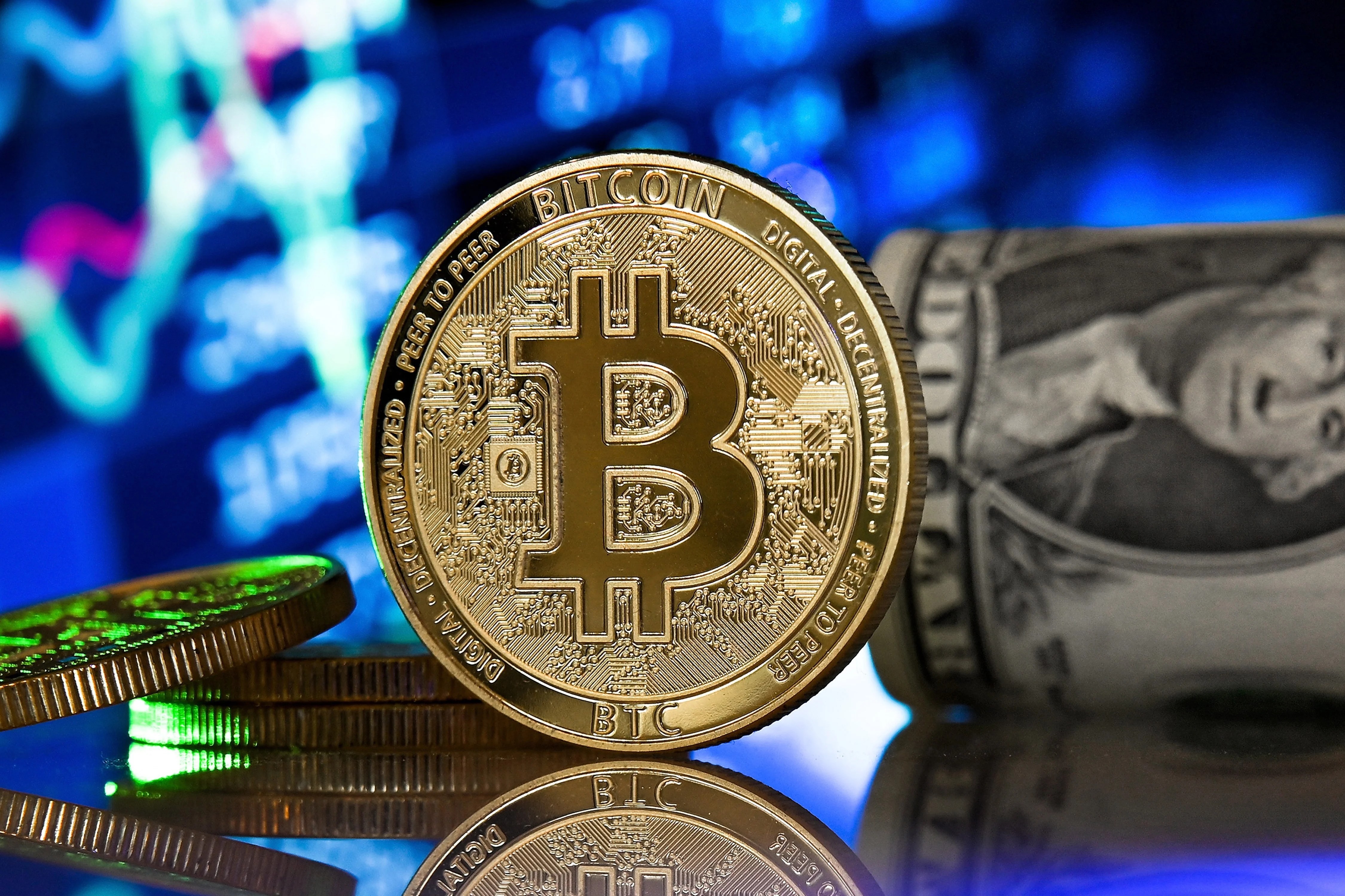 Bitcoin pëson rënie, humb pothuajse 10 për qind nga vlera e tij