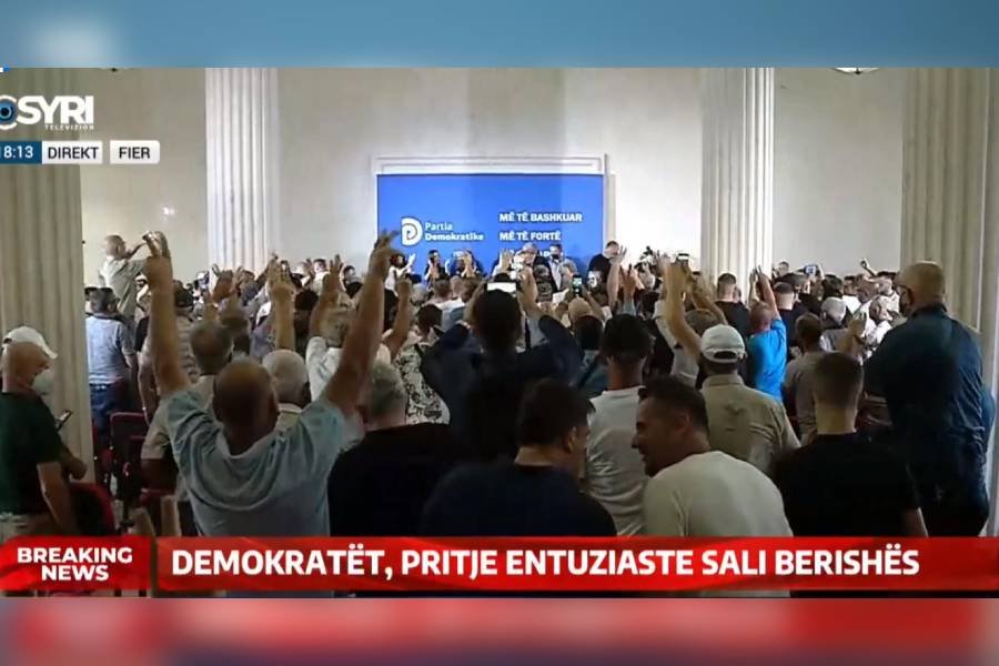 VIDEO LIVE/ Pritje madhështore në Fier, mijëra qytetarë presin Sali Berishën