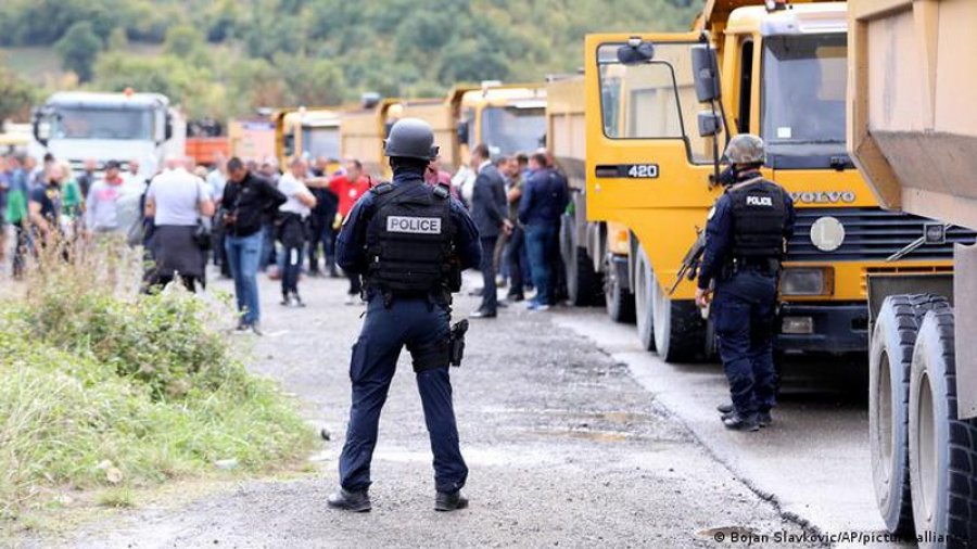 Reciprociteti për targat/ Vijojnë protestat, Vuçiç: Do të marrim masa
