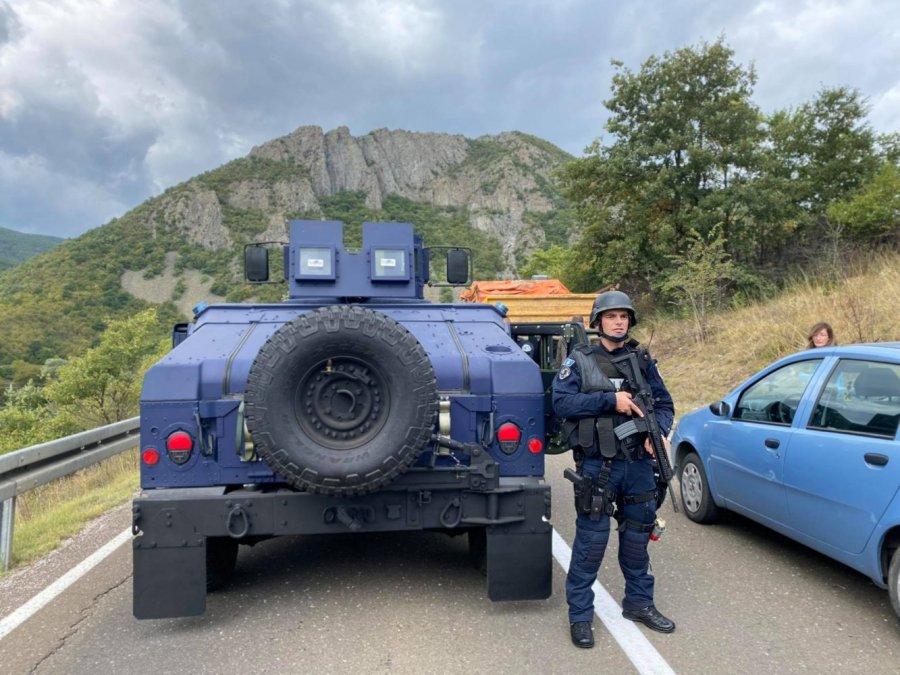 'Lufta' e re për targat e Kosovës, serbët bllokojnë rrugët afër Jarinjës, vëzhgohen nga policët kosovarë