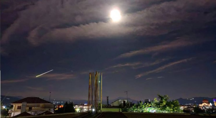 VIDEO/ Spektakël në qiellin e Greqisë, filmohet Meteori duke rënë
