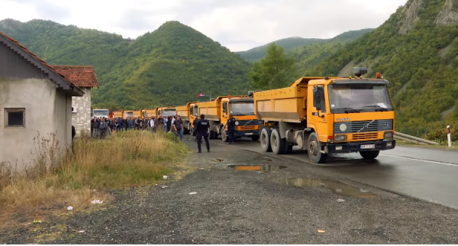 Dita III: Targat vazhdojnë të mbajnë të bllokuar veriun e Kosovës