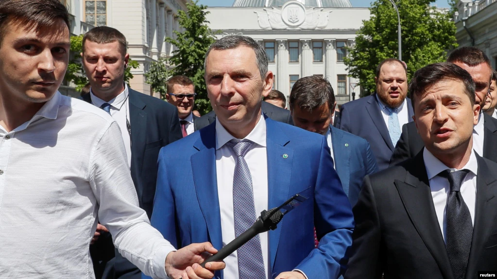 Parlamenti ukrainas miraton ligjin për oligarkët: U ndalohet financimi i partive politike...