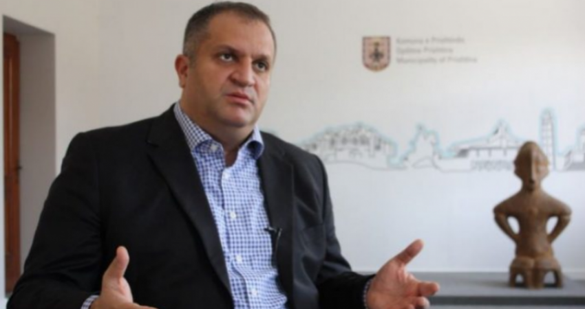 Shpend Ahmeti akuzon Hekuran Muratin për bllokimin e ndërtimit të katër shkollave në Prishtinë 