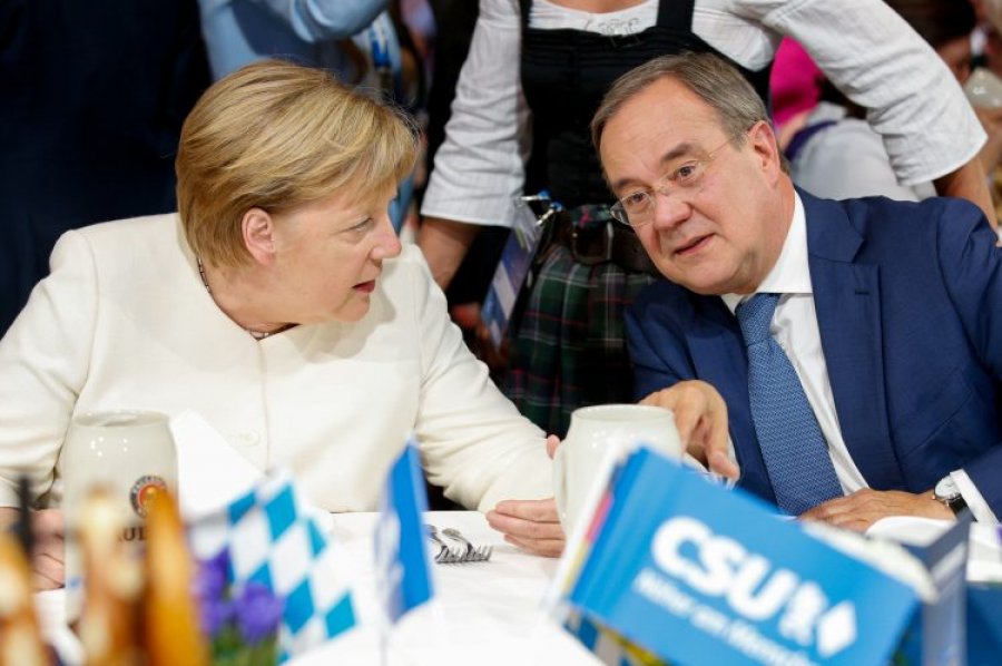 'Për ta mbajtur Gjermaninë të qëndrueshme'/ Angela Merkel bën hapur thirrje për vota për Armin Lachet 