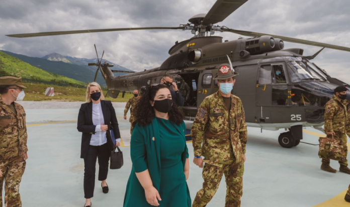 Presidenca e Kosovës reagon pasi helikopterët serbë iu afruan kufirit në veri