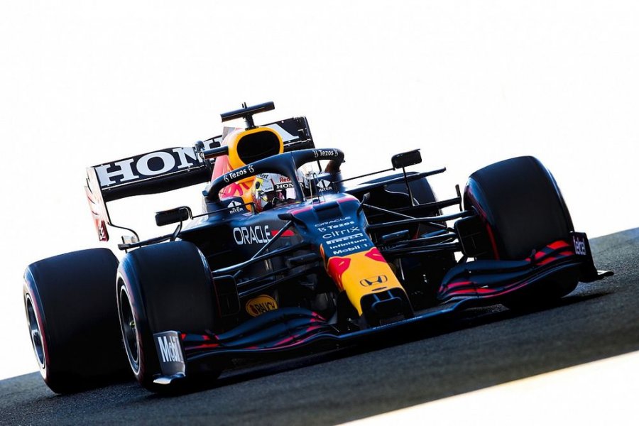  Red Bulli vë në rrezik titullin, Verstappen niset i fundit në garën e Sochit
