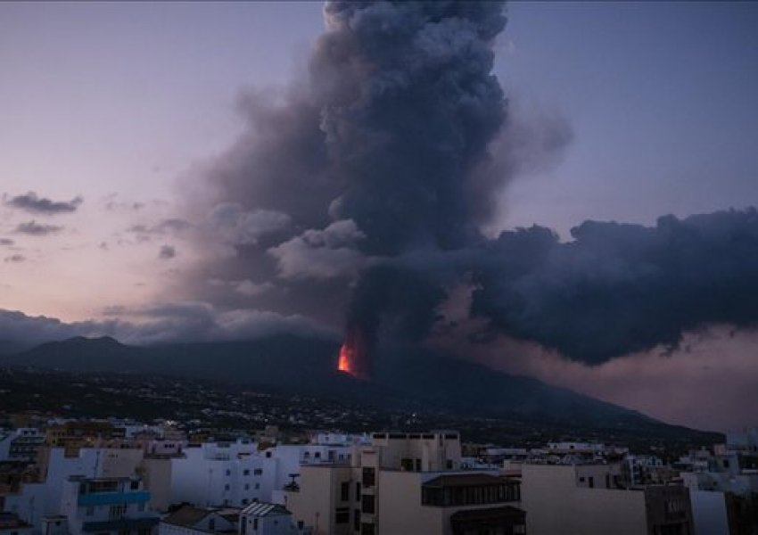 Spanjë, vazhdon shpërthimi i vullkanit në La Palma 