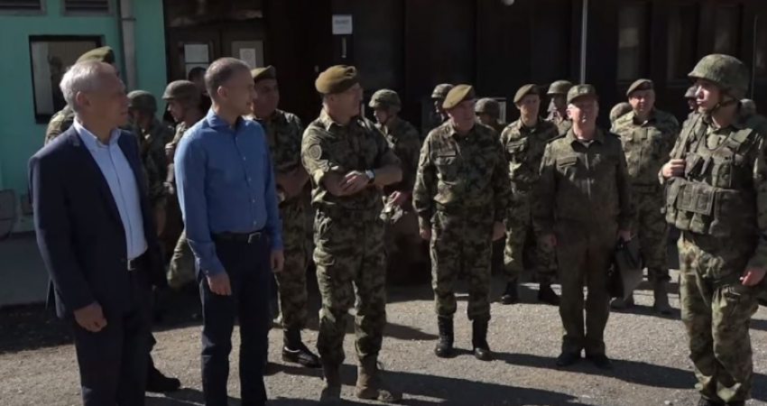 Publikohen pamje nga vizita e ambasadorit rus në kufirin Kosovë- Serbi (Video)