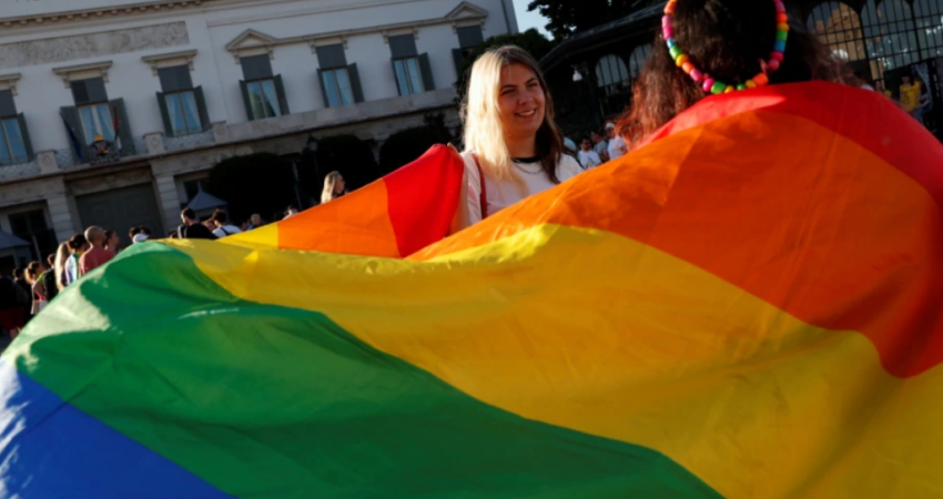Zviceranët mbështesin martesat e të njëjtës gjini