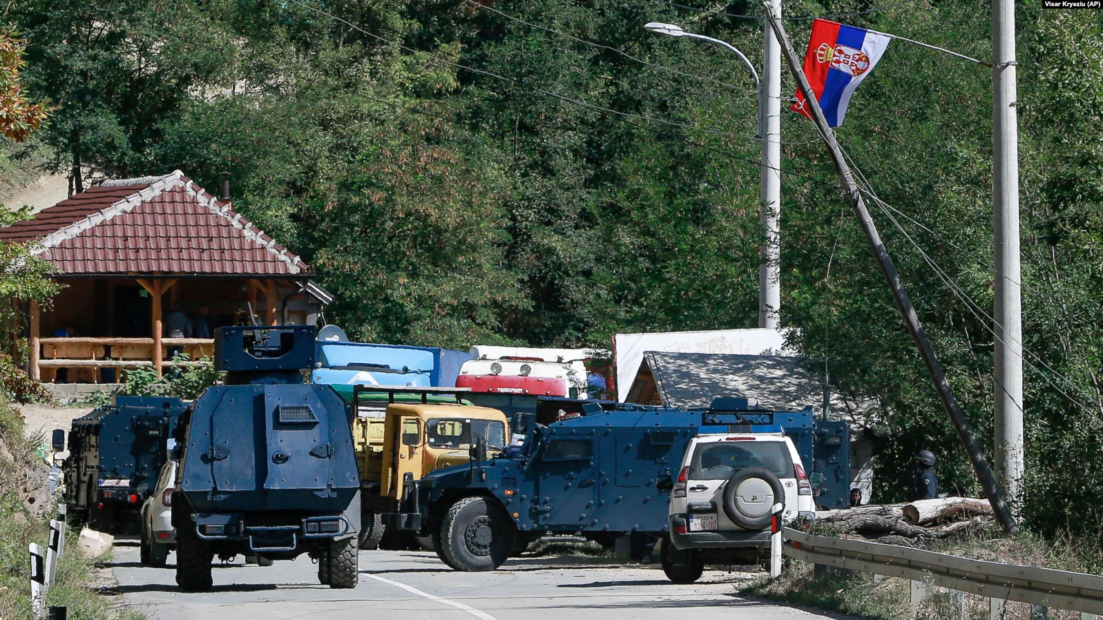 Veriu i Kosovës nën tension, Albin Kurti publikon fotografitë e ekstremistëve serbë