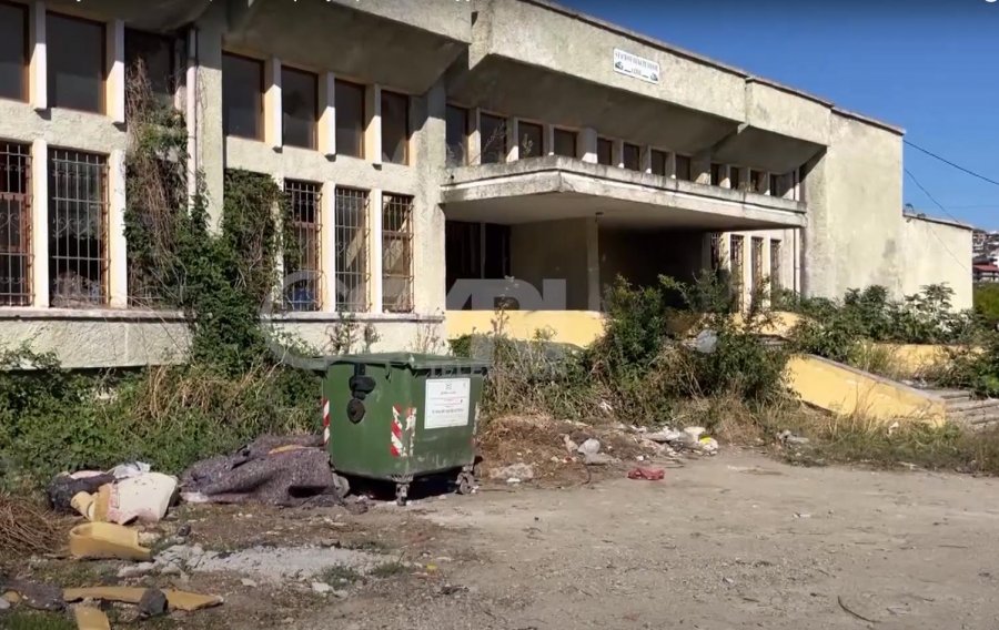 VIDEO/ Stacioni i trenit në Lezhë jashtë funksionit, banorët apelojnë për mirëmbajtje