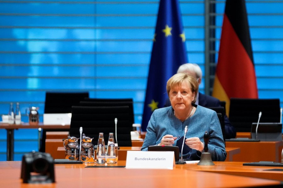 Derisa të krijohet qeveria e re, Merkel në detyrë